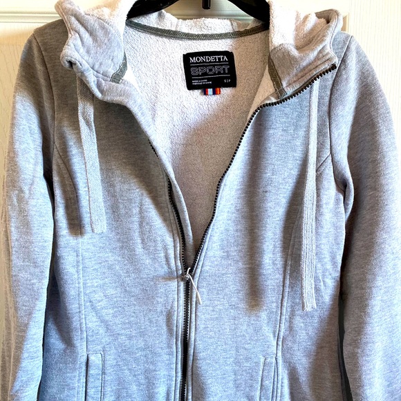 Mondetta Jackets & Blazers - Mondetta Activewear long jacket ! Great for run